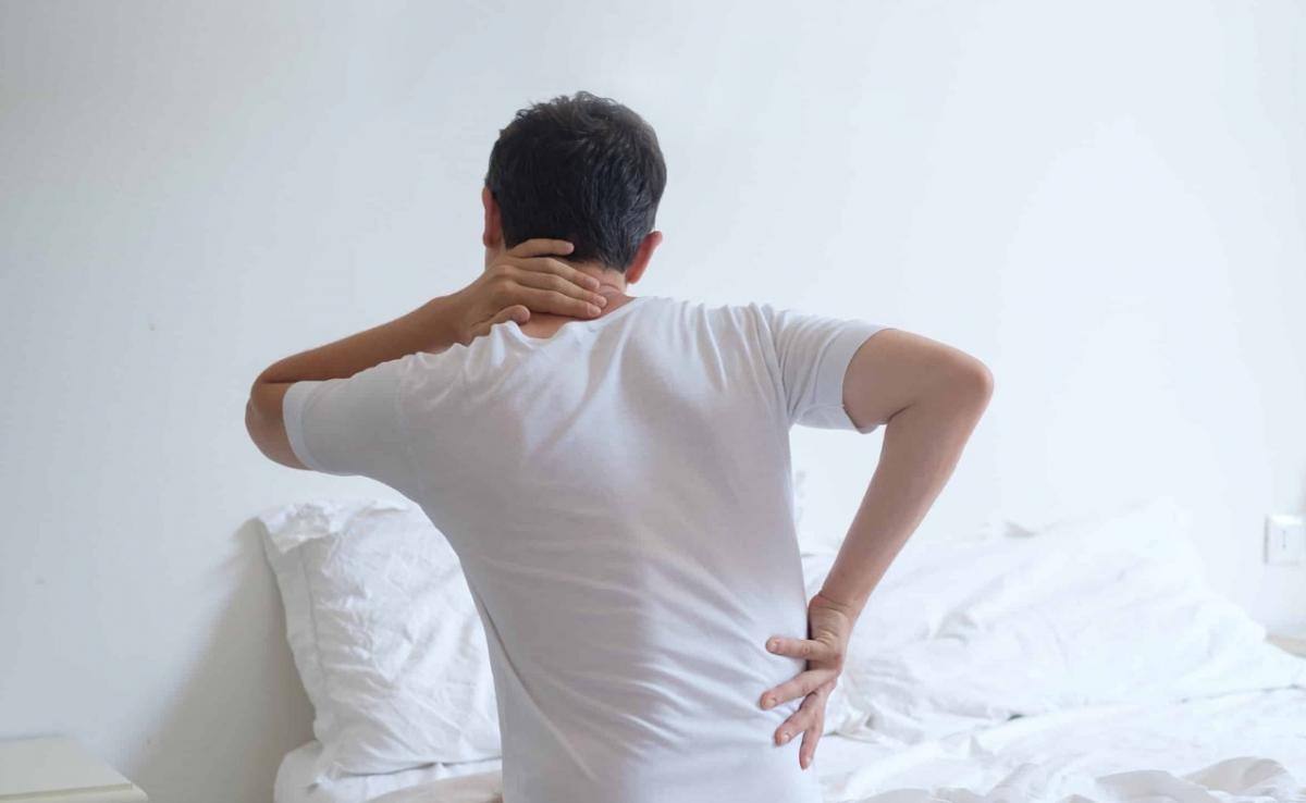 6 نصائح لعلاج ألم وتيبس العضلات الصباحي